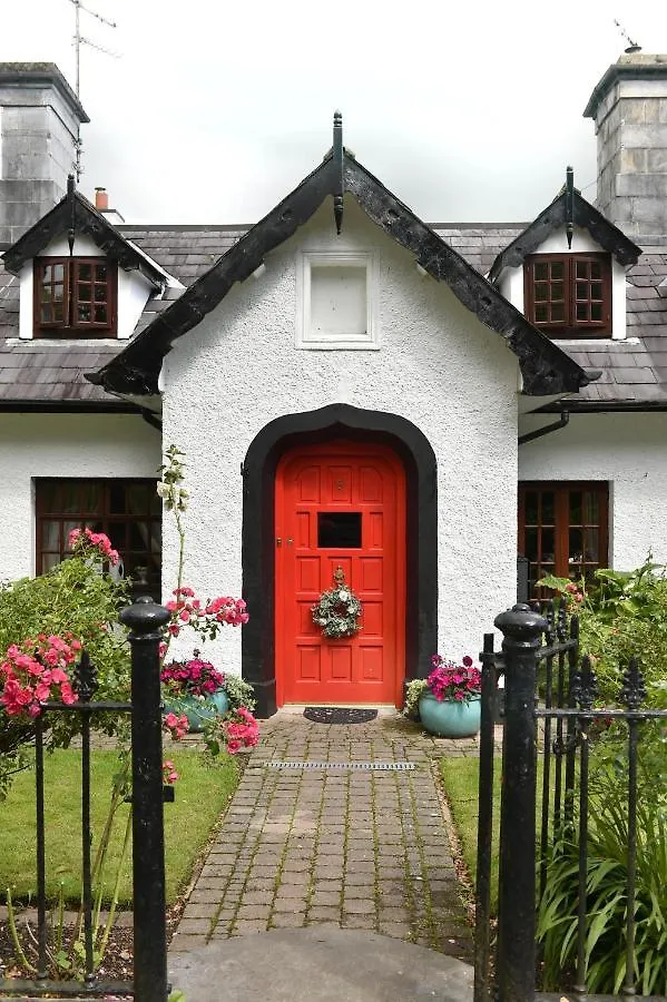 בית נופש Ivy Cottage Steps From Killarney National Park אירלנד