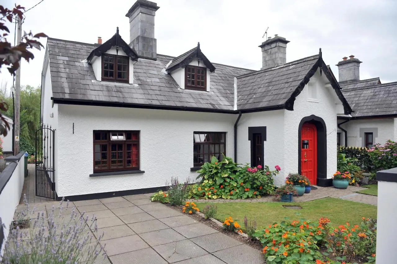 בית נופש Ivy Cottage Steps From Killarney National Park אירלנד